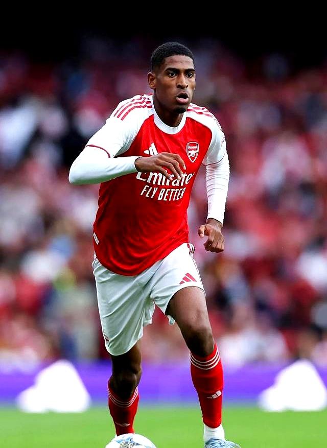 ng体育官网关于阿森纳训练开放日；今夜再遭质疑引欢呼；英超在即；更衣室氛围转暖的信息